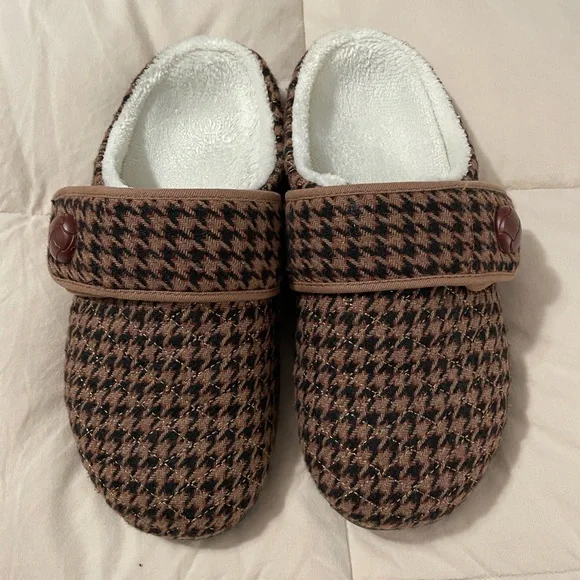 Vionic Shoes Vionic Carlin Slippers Poshmark